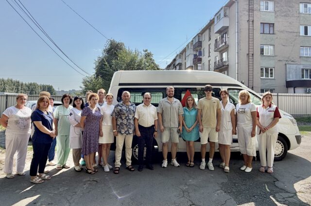 Передача автомобіля для Волинського обласного центру служби крові